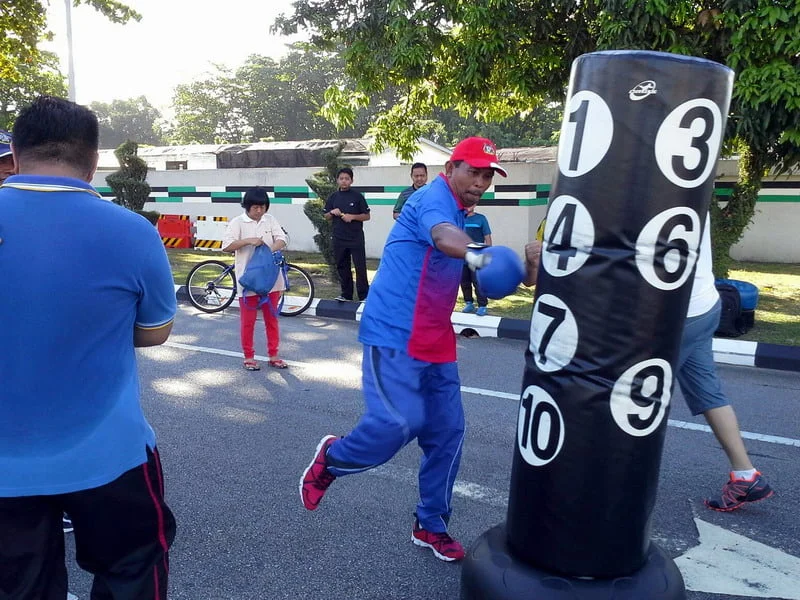 5. Ipoh City Mayor Datuk Zamri Man demonstrates boxing 