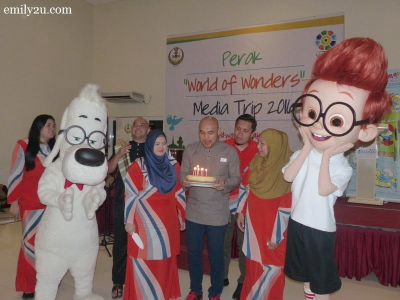 16. birthday boy Ed Junaidi makes a wish before he blows out the candles 