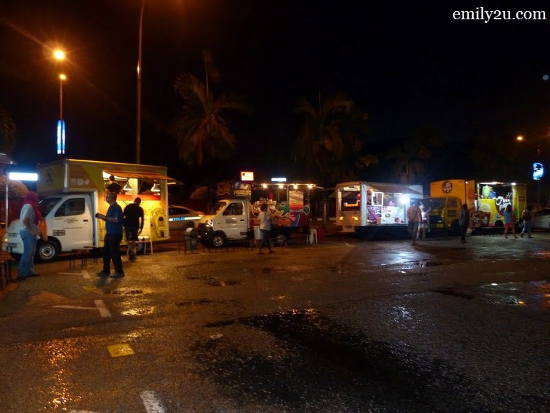 7. a popular stop for Ipoh food trucks - by the junction of Persiaran Greentown 3, Greentown Business Centre in Ipoh