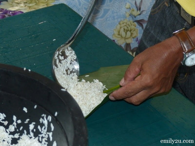 2. wrap the rice in the leaf