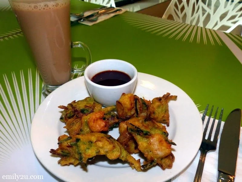 3. Impiana Hotel Ipoh's cucur udang set at RM12 nett