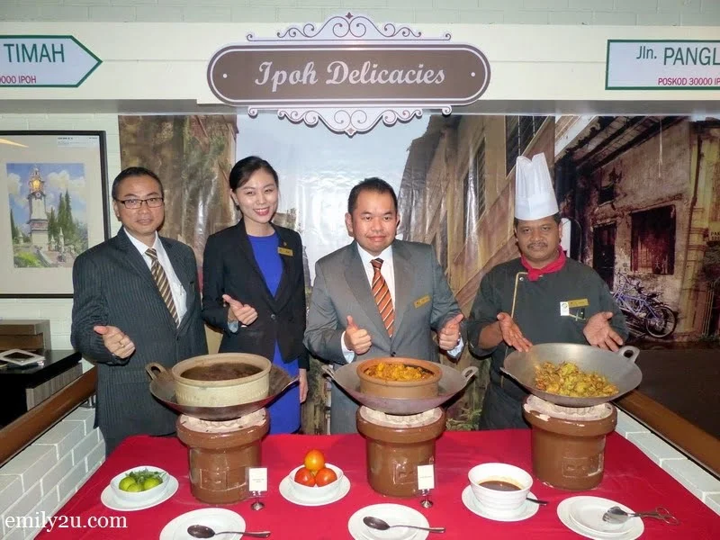 5. introducing Ipoh Food Corner (L-R): IHI Director of Sales Edward Lai, Marcom Manager Chiam E-Fay, General Manager Tony Lim and Chef Azman