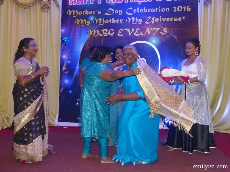 21. Manitha Neya Mamani Ratnavalli Vijayaraj Amma honours the oldest mother that evening