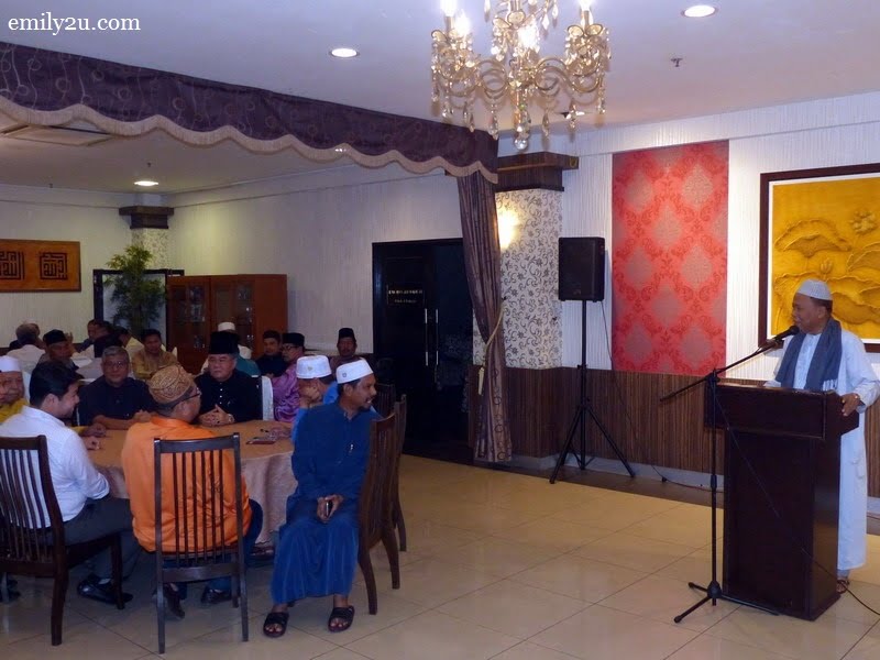 4. Chairman of Persatuan Kontraktor Melayu Malaysia Negeri Perak (PKMM) Datuk Wira Jamaluddin Bin Hj. Abdul Rahim (Uncle Jamal) addresses guests