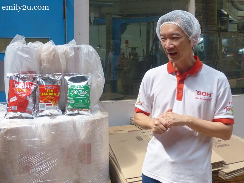2. factory manager Tan Chong Wee explains about BOH's many products 