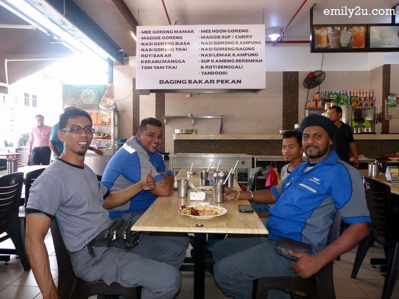 7. these customers give the thumbs up for Restoran Pekan Nasi Kandar Ipoh