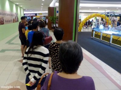 2. the queue for the complimentary Hokkaido baked cheese tart during the grand launch