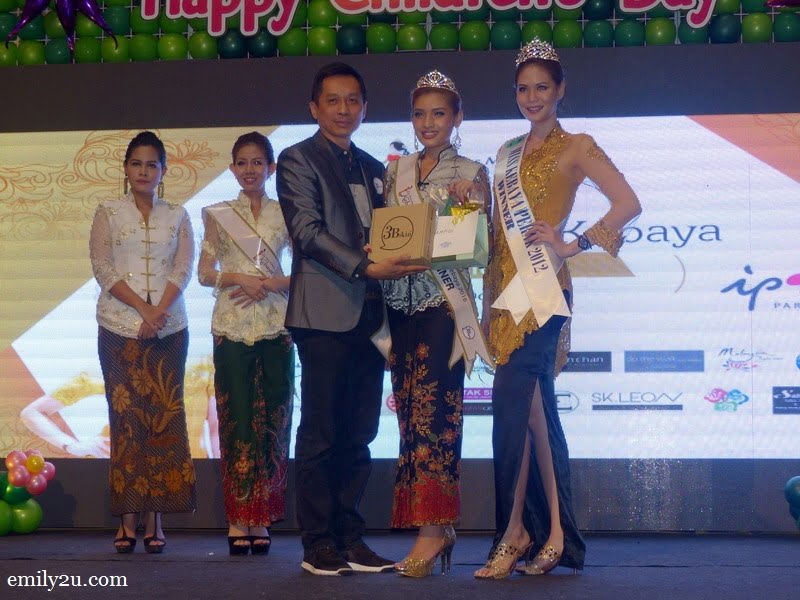 10. and the Miss Malaysia Kebaya Perak 2016 is Nurul Ain