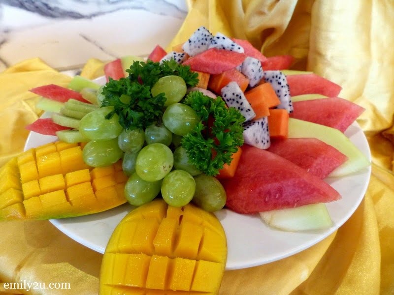 13. fresh fruits platter