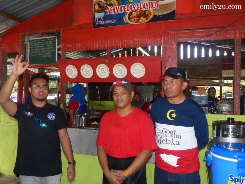 6. owner Yusri Nadin (in the middle) explains about his menu