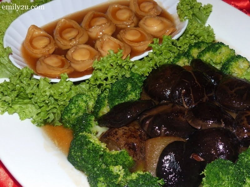 16. Menu D - Braised Mushroom, Sea Cucumber, Whole Abalone (10 pieces) & Green Garden