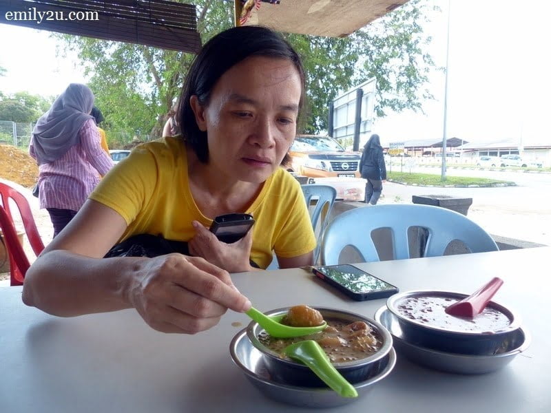 14. Ann tries to finish the two bowls of bubur
