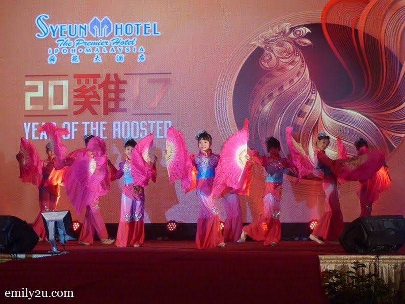 3. Chinese fan dance