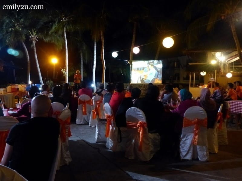 7. dinner at the end of Day 1 with live entertainment by Otai Buskers