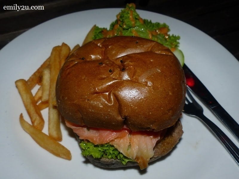 7. D'Pine Café: Special Smoked Salmon Burger
