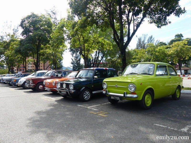 4. members of PCCC drive their classic cars to the gathering