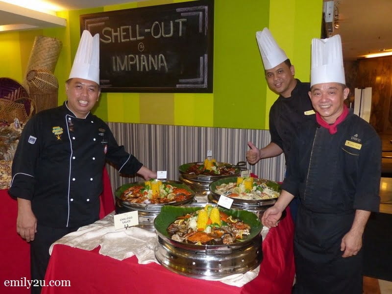 1. the team behind Impiana Hotel Ipoh's Shell-Out (L-R): Executive Chef Sariman Jamil, Chef Amin & Chef Wong Sim Pin