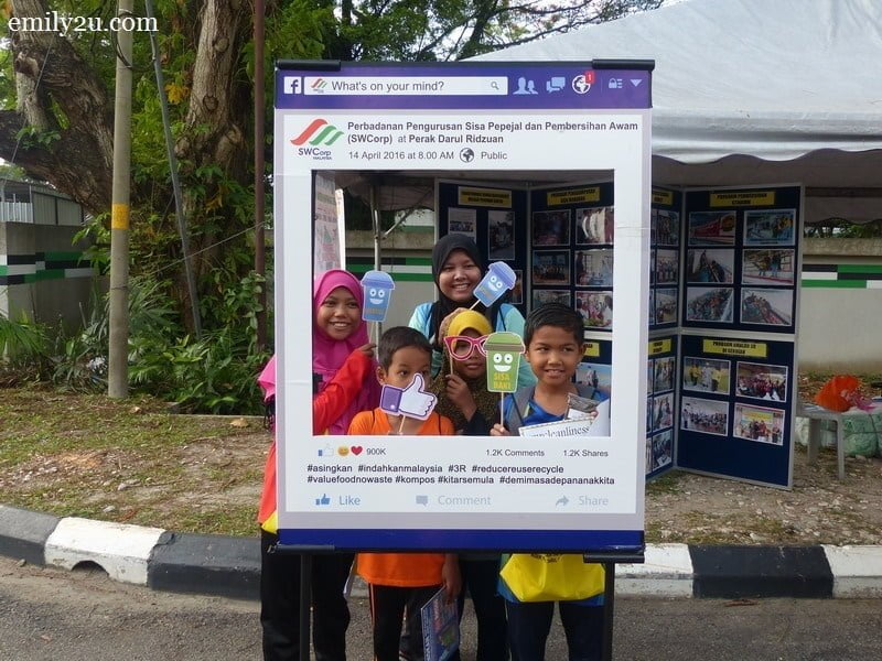 14. junior visitors take a photo at the SWCorp booth