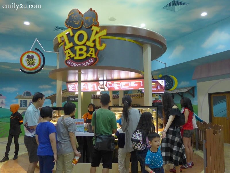 12. exit the 4D theatre to Tok Aba