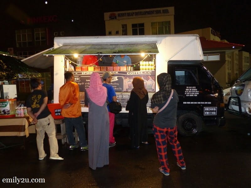 8. quite a queue for Ipoh Black Coffee
