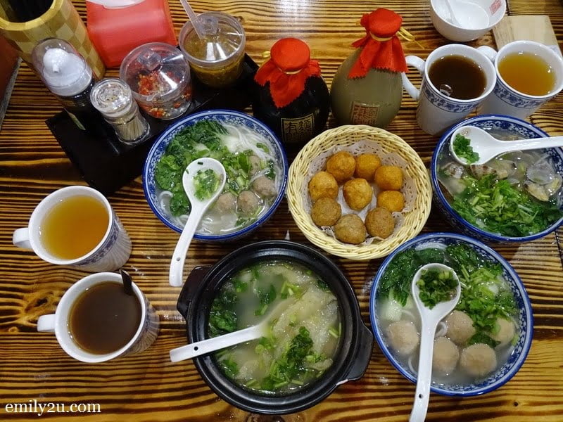 clockwise from right: Imported Clams (Lala), Bursting Meat Balls, Fish Maw, Pork Tendon Balls & Nine Dragon Balls (in basket) to be washed down with Bentong Ginger Tea (dark) and leung sui (light)