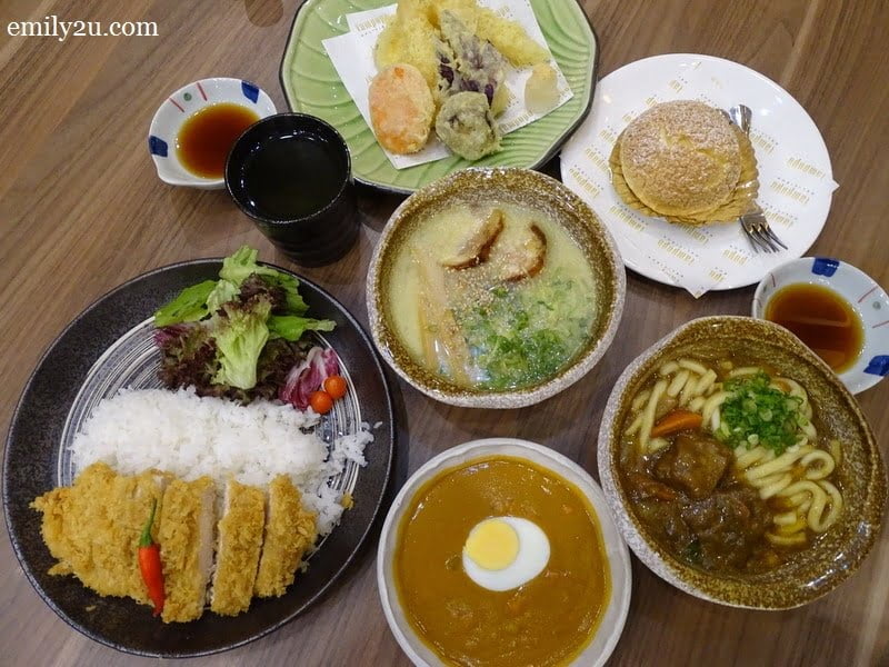  clockwise from top: Tempura Moriawase, Cream Puff, Beef Curry Udon, Chicken Katsu Curry Rice, Chicken Mini Soboro Don & Mini Chicken Ramen Set