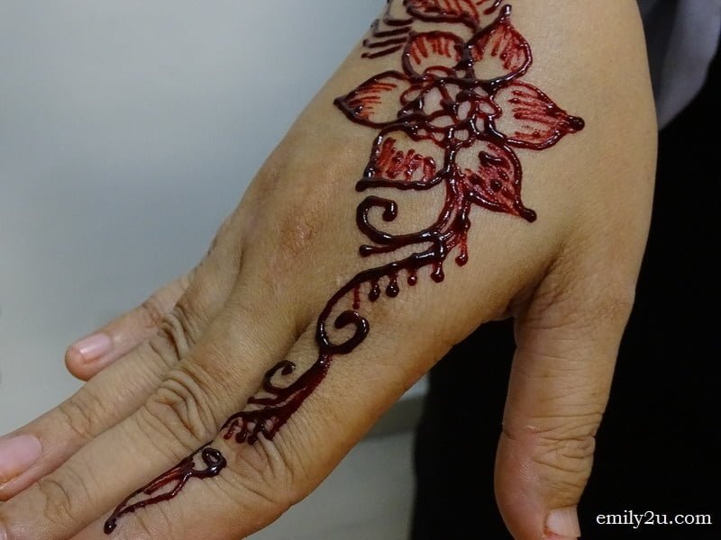 10. henna tattoo drawn by Mumtaj
