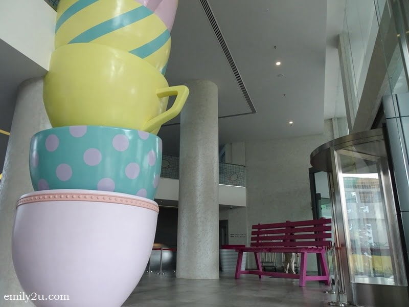3. the gigantic shocking pink bench (R) and pillar of higgledy piggledy stacked tea cups (L)
