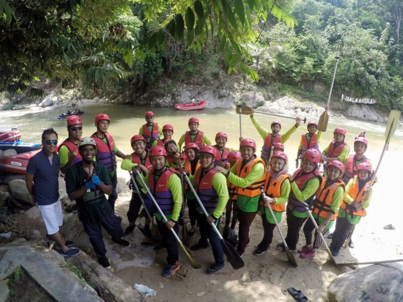 1. media friends get ready for white water rafting