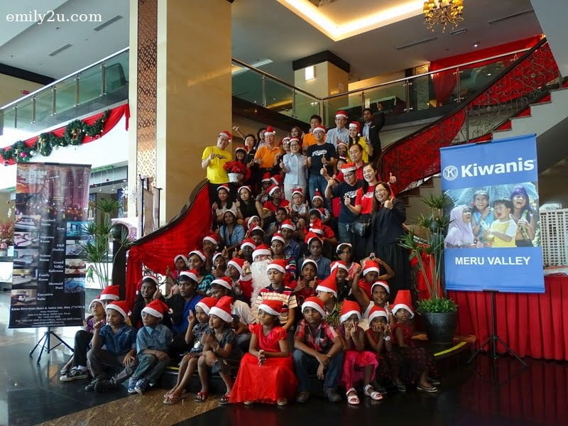 1. Children from four Homes with their guardians, and members of Kiwanis Club of Meru Valley as well as staff of Kinta Riverfront Hotel & Suites