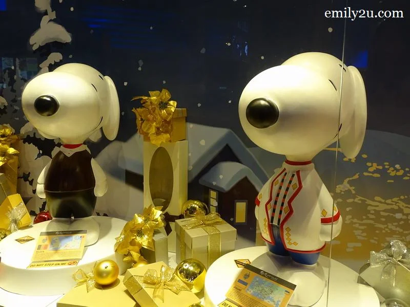 12. a total of 52 Snoopy figurines are placed all over SkyAvenue