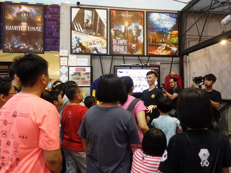 2. the children receive a briefing before entering ESCAPE Room