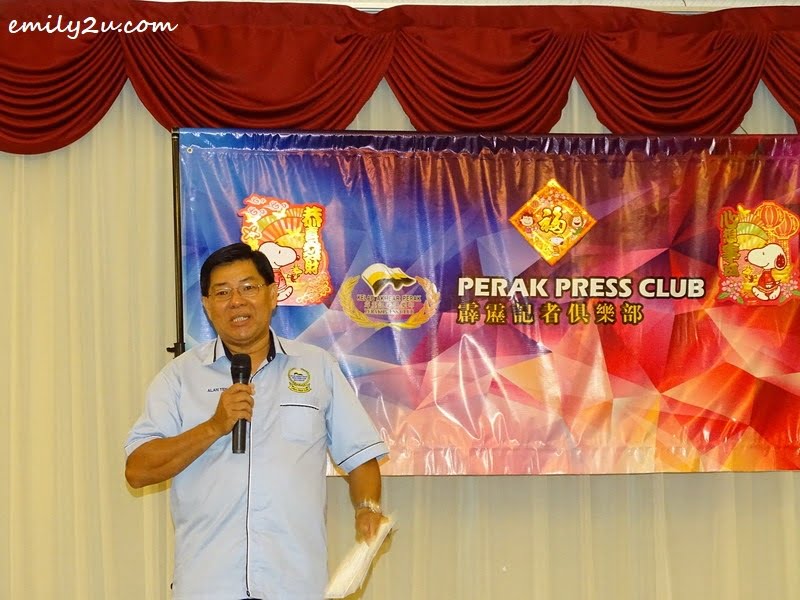 3. Perak Press Club Chairperson Alan Teh delivers his speech