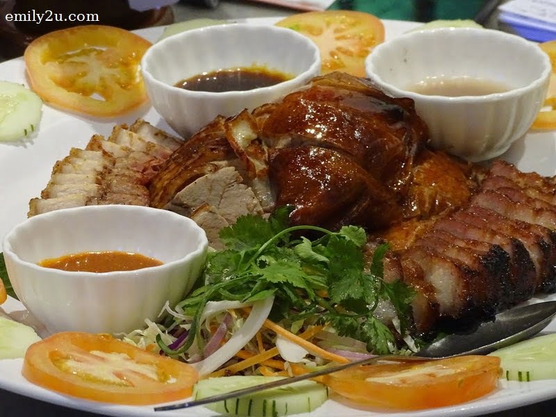 3. 3-in-1 of signature roasted duck, roasted pork and BBQ pork
