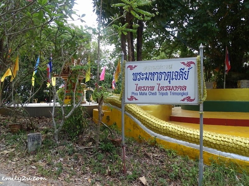  3. arrival at Phra Maha Chedi Tripob Trimongkol