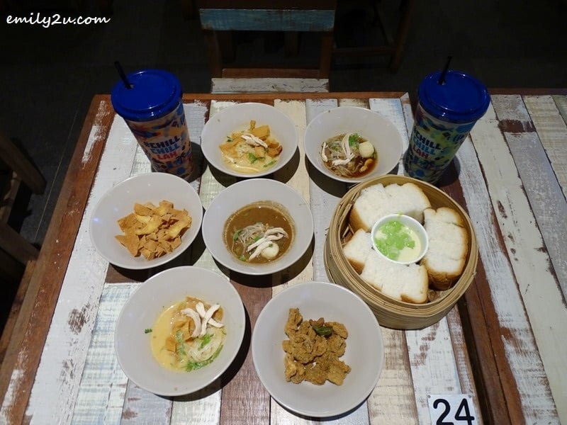 Noodles with toppings of Fried Wanton Skin & Fried Chicken Skin, with Hot Steamy Buns + Sangkayaa Spread @ Boat Noodle, SkyAvenue