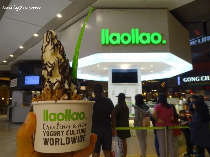 Natural Frozen Yoghurt topped with black chocolate sauce, Oreo & Chips Ahoy @ Llaollao, SkyAvenue