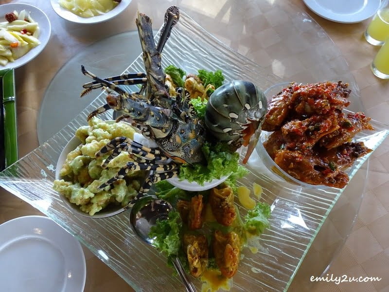  6. King Lobster with Two Varieties of Tiger Prawns