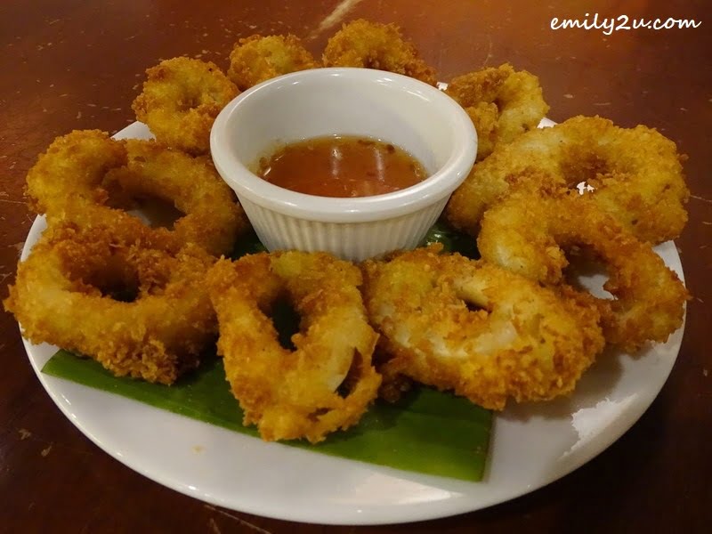  11. Pra Muek Thod (deep fried calamari)