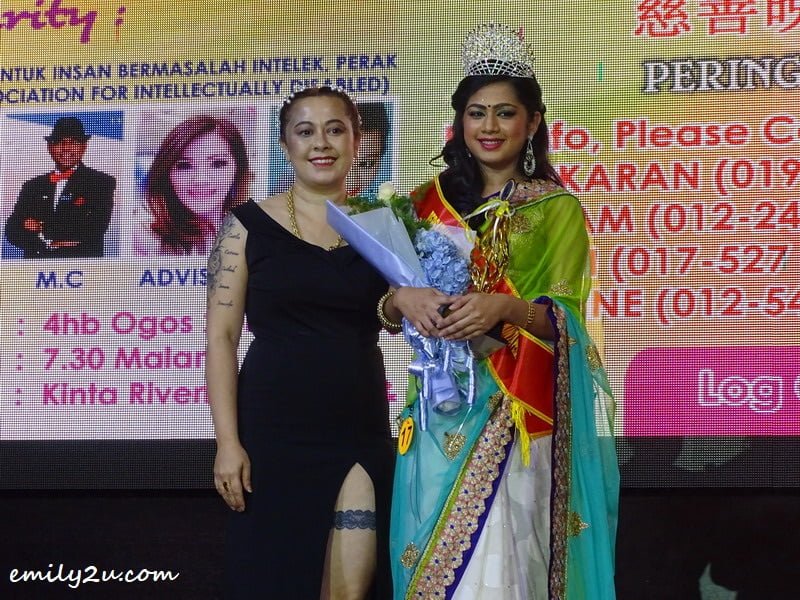  20. crowning of Saree Queen