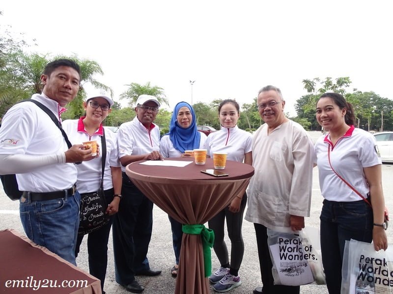  4. L-R: Nurul Nuzairi (General Manager Lost World of Tambun), Mashyitah (Director of Sales Cititel), Datuk Hj. Mohd. Odzman Bin Abdul Kadir (President Perak Tourism Association), Norzita Rabaai (Director of Haaza Kolej), Eza (PR Executive Impiana Hotel Ipoh), En Taib Wahab (adviser to Selangor Tourism Association) and Ratiya (Sales Executive Impiana Hotel Ipoh)
