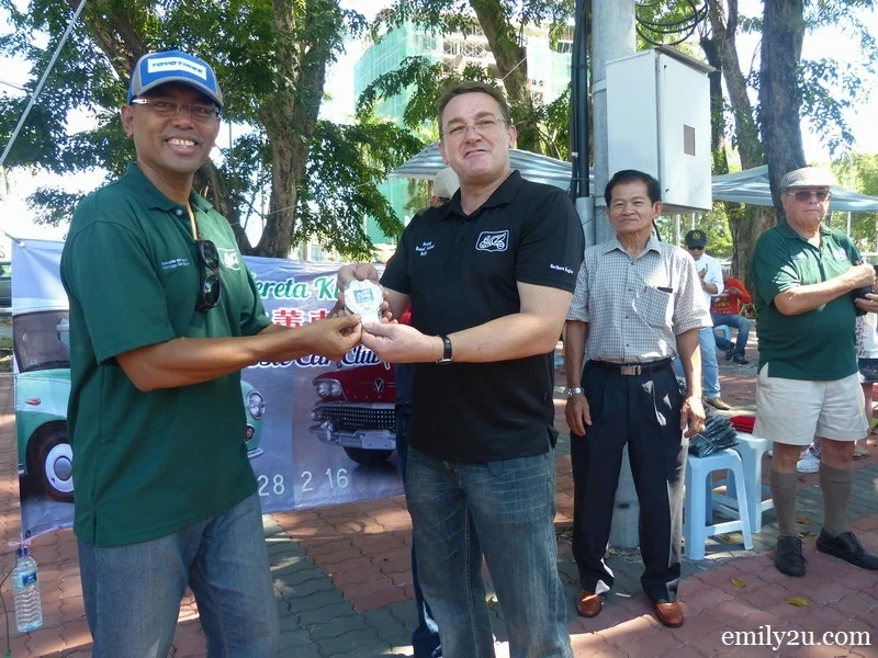 14. Mr. David Lacey (R) presents a MSVCR car emblem to Mr. K.T. Pillai, the Organising Chairperson for the event