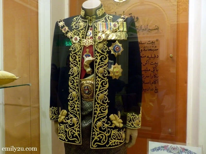 12. The official costume of the King of Malaysia, used by HRH Sultan Azlan Shah during his reign from 1989 - 1994