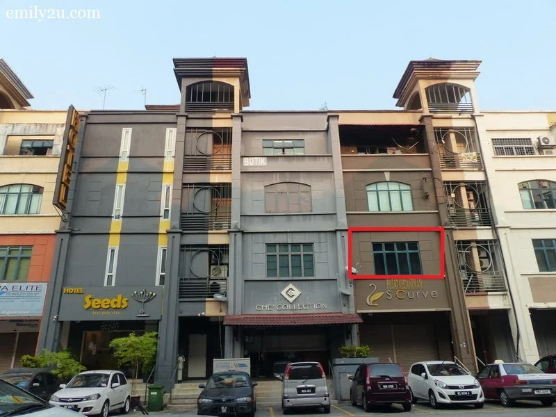1. Dreamville Hostel Kuala Lumpur (marked red) is just within walking distance from the Setiawangsa LRT Station