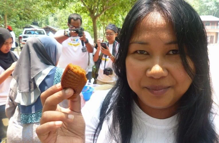 How to Make Apam Gula Hangus