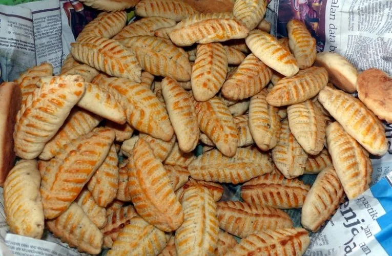 Baking Bengkulu Tarts the Traditional Way