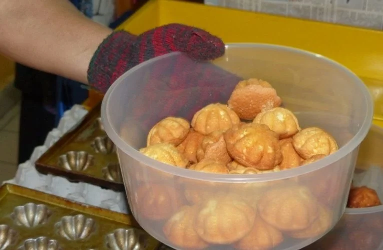 How to Make Kuih Bahulu