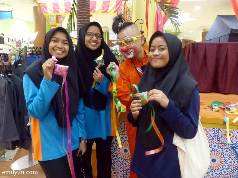 10. three delighted school children with their ketupats