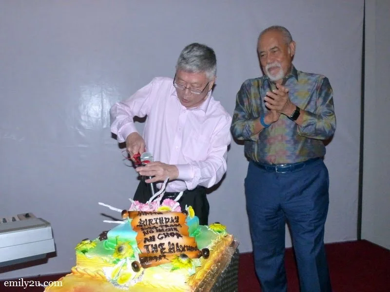 10. Mr. Peter Chan cuts his birthday cake as Tan Sri Dato’ Seri Haji Megat Najmuddin (R) looks on. The cake was baked by The Haven's pastry chef Emiey.