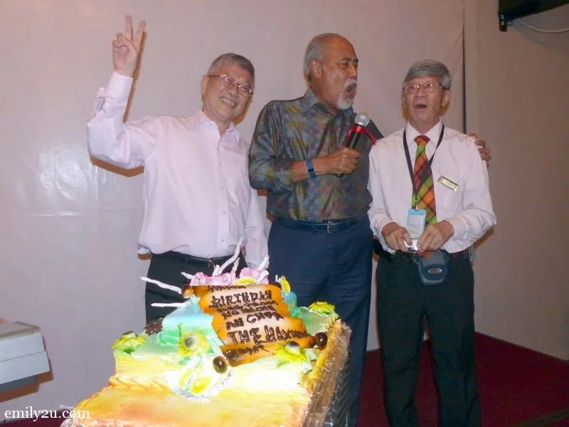 11. the three alumni of Raffles Hall, University of Singapore singing their hostel song (L-R): Mr. Peter Chan, Tan Sri Dato’ Seri Haji Megat Najmuddin  & Mr. Simon Thong